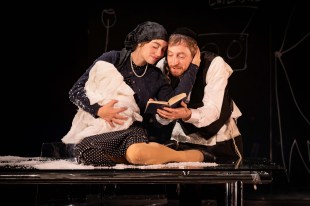 Katerina Tannenbaum & Eddie Toll in The Wanderers. Image: Mark Senior.