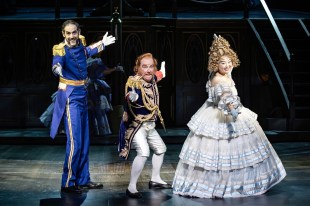 John Savournin, Neal Davies, Henna Mun, ENO’s HMS Pinafore 2025 © Craig Fuller.