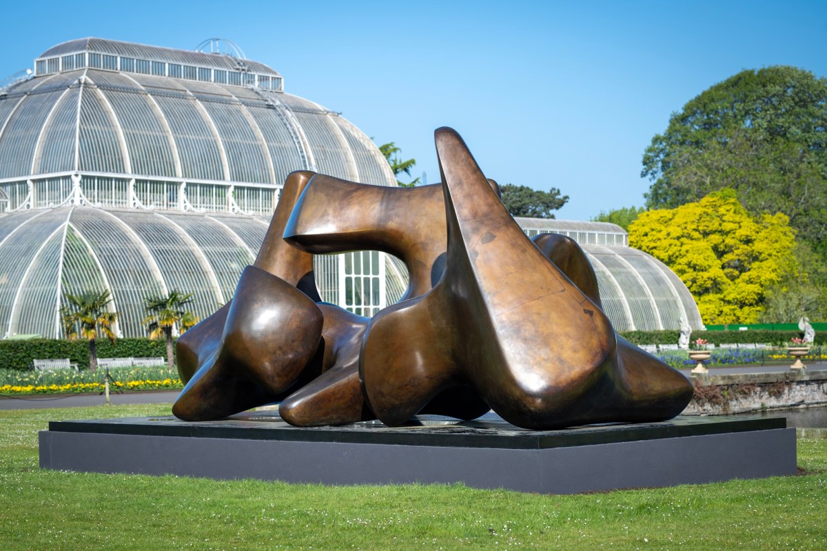 Henry Moore, Three Piece Sculpture Vertebrae, 1968-69. Photo: Ines Stuart-Davidson.