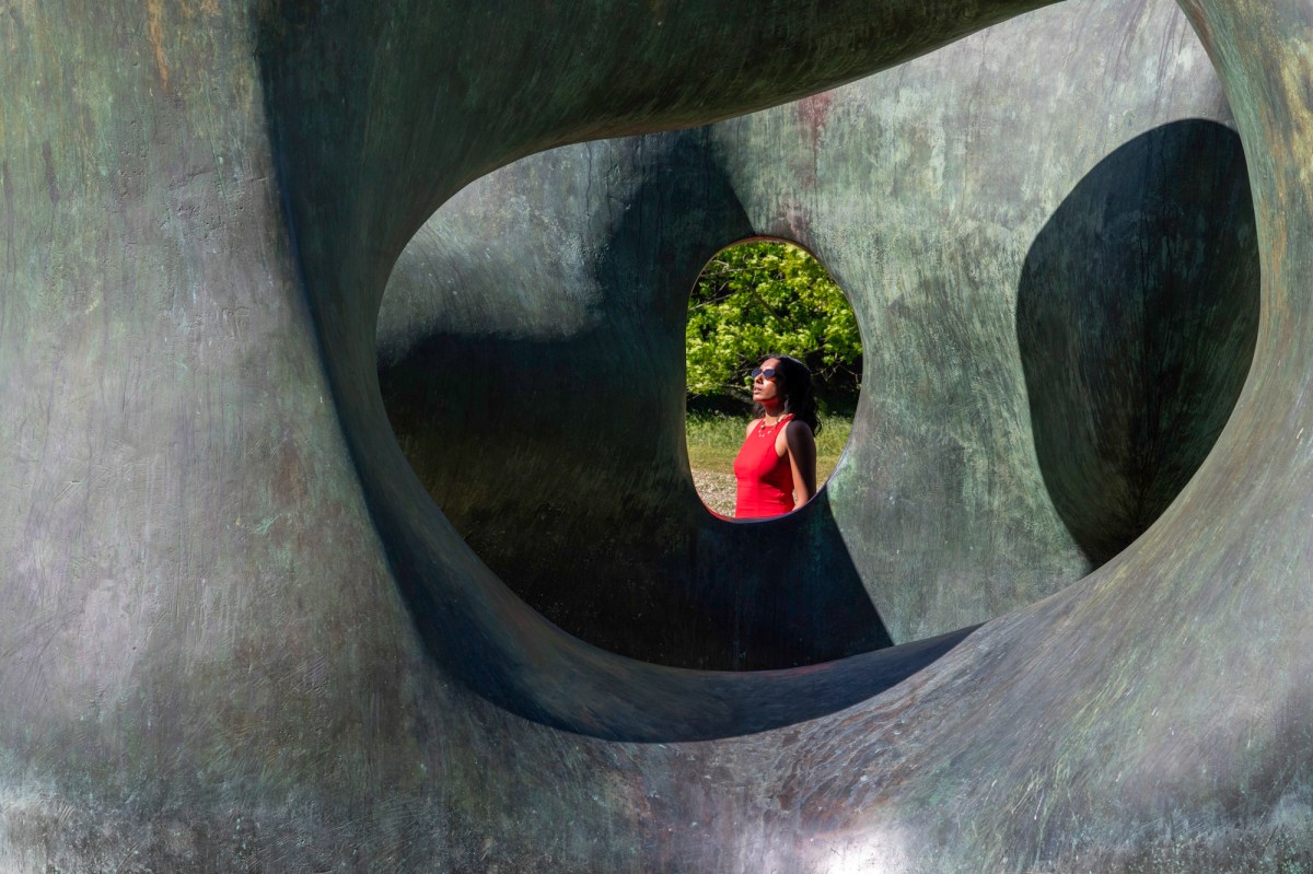 Henry Moore, Large Two Forms, 1966-69. Installation view, Henry Moore: Monumental Nature, Royal Botanic Gardens, Kew. Photo: Jeff Eden.